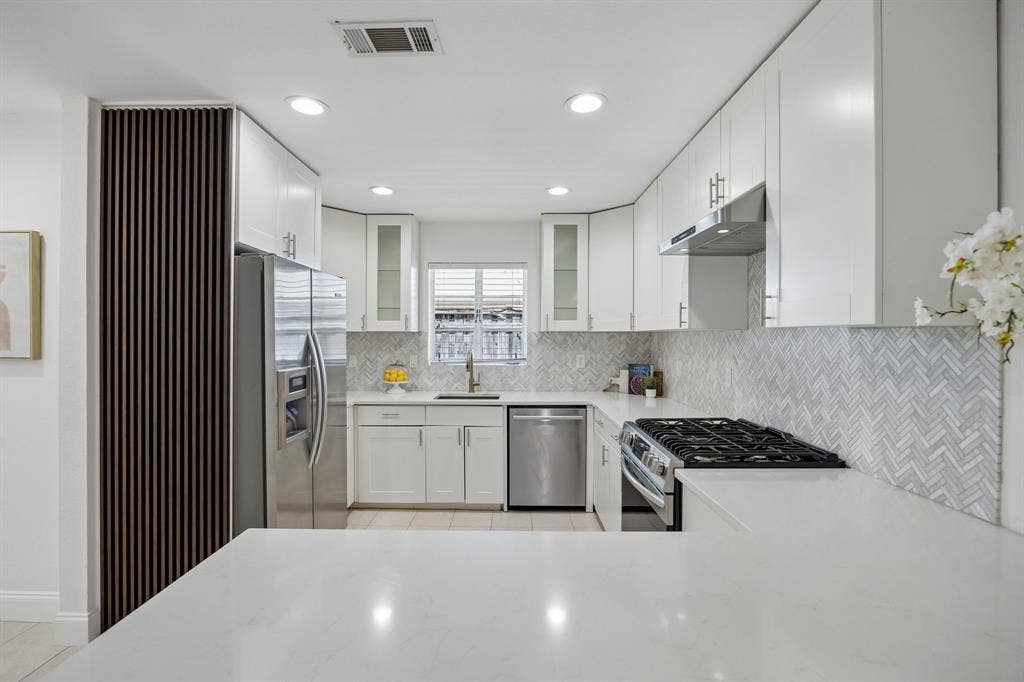 7223 Edgerton Drive, Dallas, TX 75231 7223 Edgerton Drive, Dallas, TX 75231