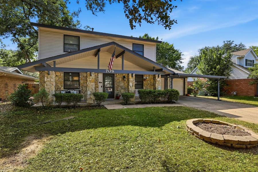 Property photo for 709 Lexington Drive, Irving, TX