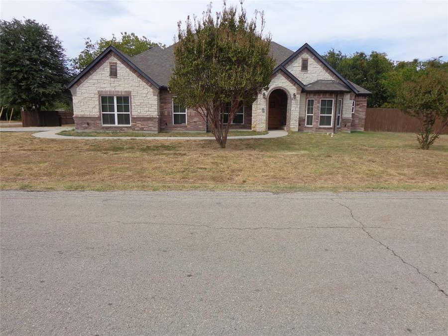 Property photo for 6617 Sunshine Valley Drive, Arlington, TX