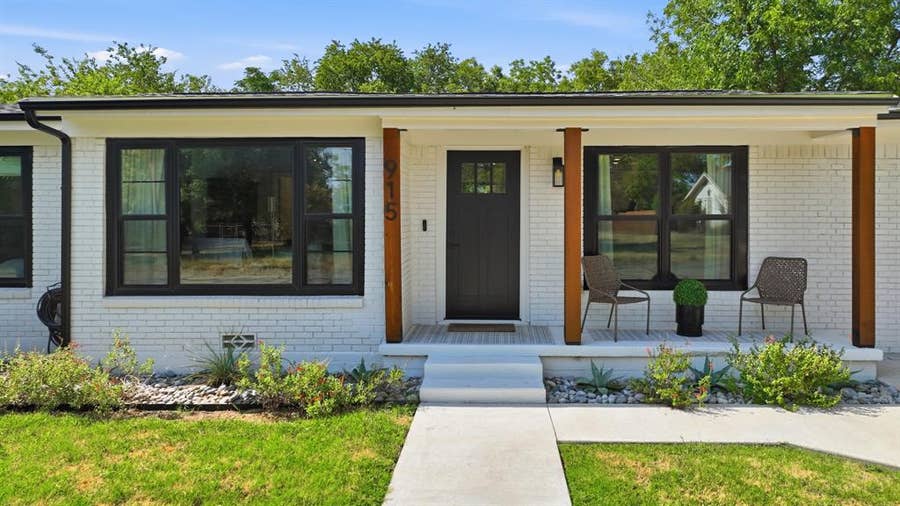Property photo for 915 W Bridge Street, Granbury, TX
