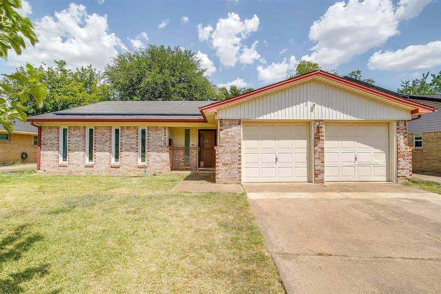 Property photo for 2617 Magnolia Drive, Irving, TX