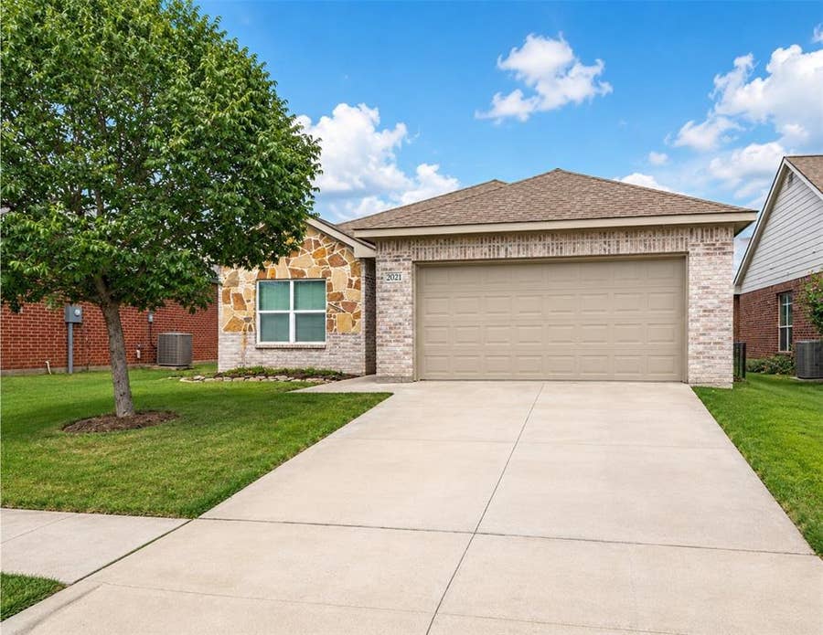 Property photo for 2021 Meadow Park Drive, Princeton, TX
