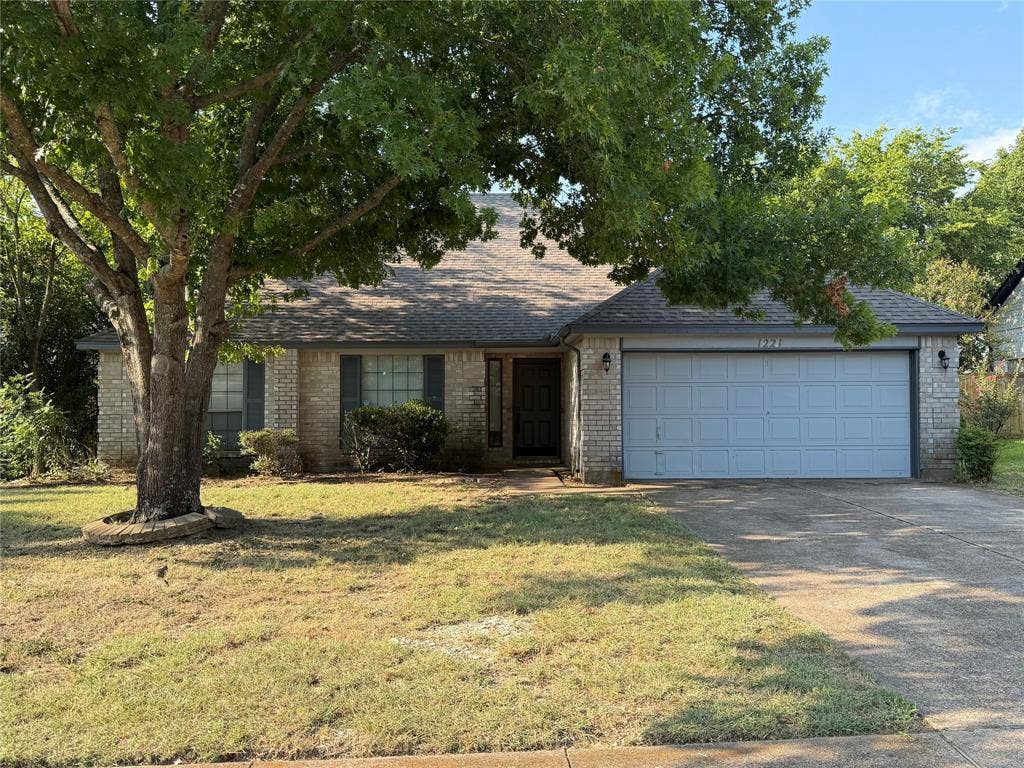 1221 Castleman Drive, Cedar Hill, TX 75104 1221 Castleman Drive, Cedar Hill, TX 75104