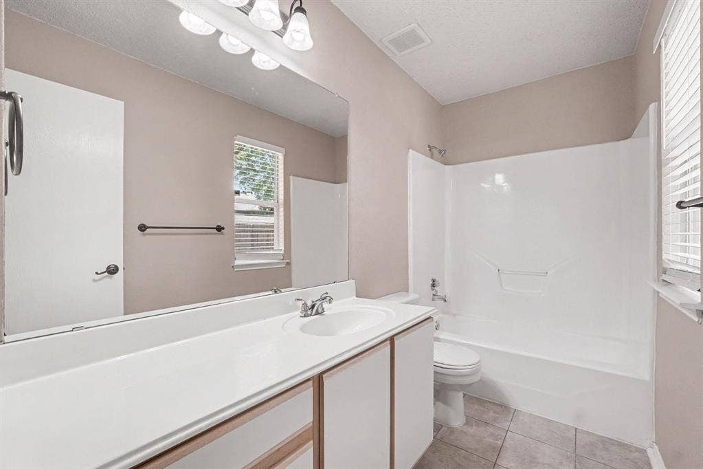 1010 Barkridge Drive, McKinney, TX 75069 1010 Barkridge Drive, McKinney, TX 75069