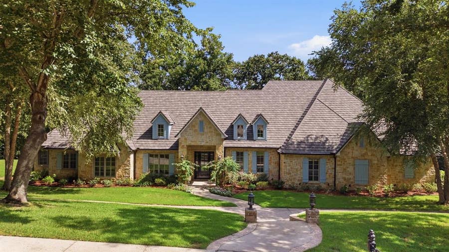 Property photo for 3312 Ridge Bluff Circle, Tyler, TX