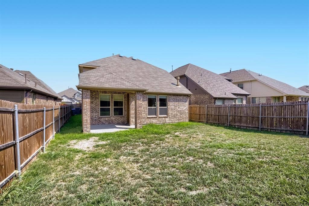 3925 Chesapeake Lane, Heartland, TX 75126 Expansive backyard with a covered patio and full privacy fencing
