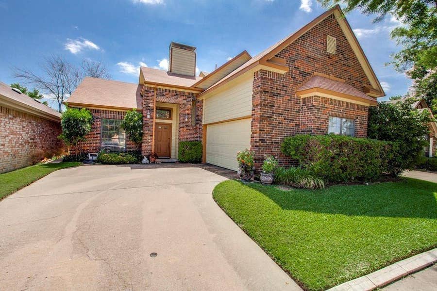 Property photo for 3224 Plumstead Drive, Dallas, TX