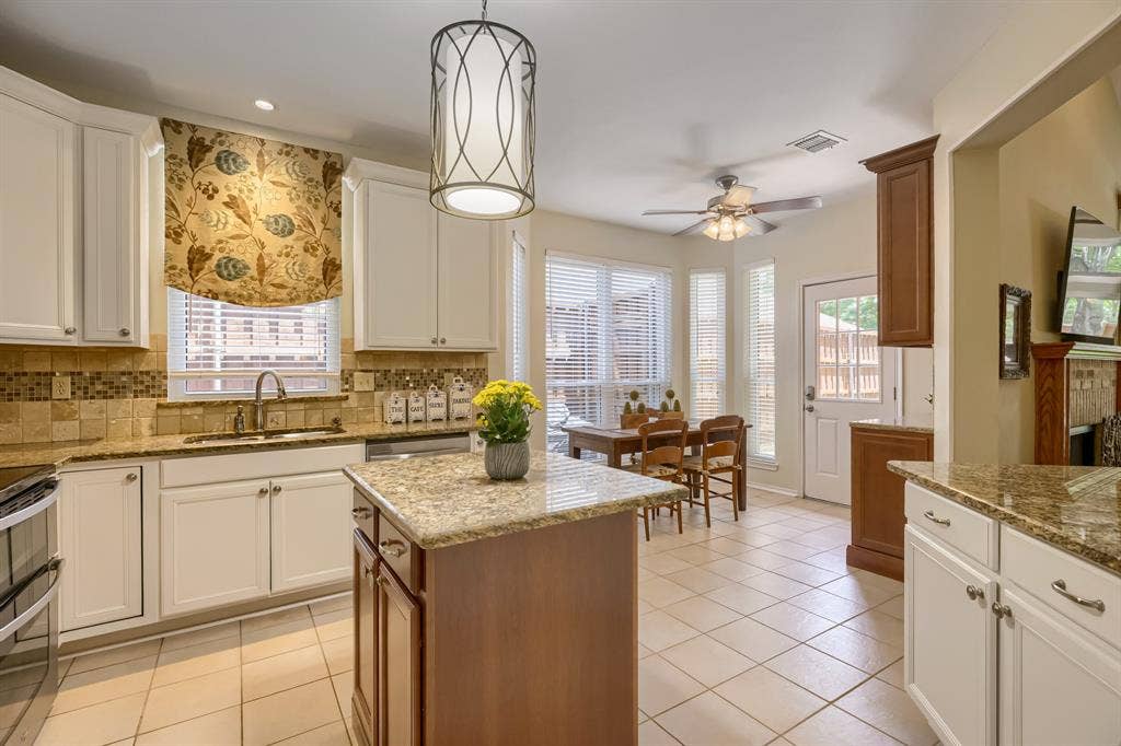 10613 Memphis Drive, Frisco, TX 75035 10613 Memphis Drive, Frisco, TX 75035