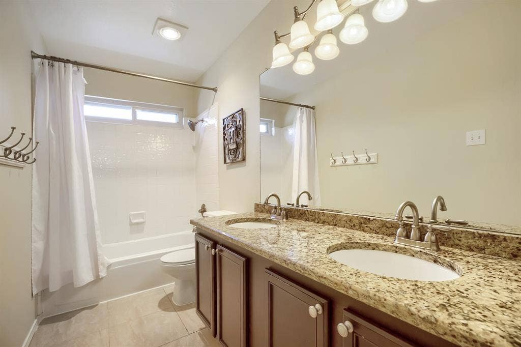 10613 Memphis Drive, Frisco, TX 75035 10613 Memphis Drive, Frisco, TX 75035
