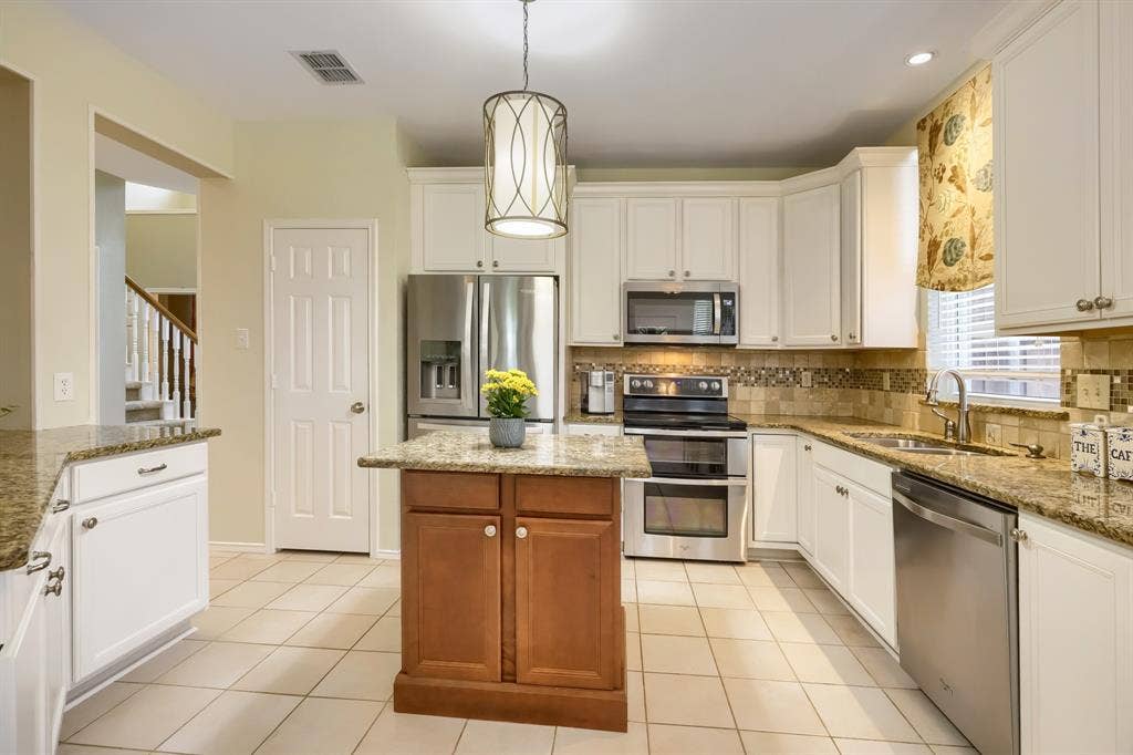 10613 Memphis Drive, Frisco, TX 75035 10613 Memphis Drive, Frisco, TX 75035