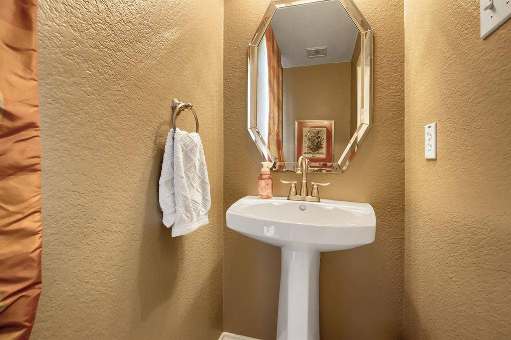 10613 Memphis Drive, Frisco, TX 75035 10613 Memphis Drive, Frisco, TX 75035