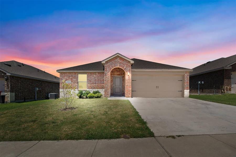 Property photo for 2004 Princeton Avenue, Farmersville, TX