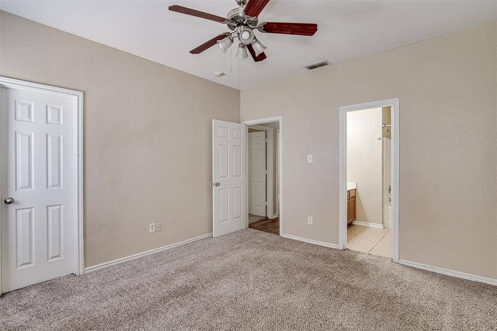 824 Walnut Street, Burleson, TX 76028 824 Walnut Street, Burleson, TX 76028