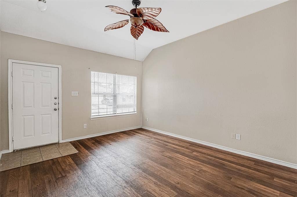 824 Walnut Street, Burleson, TX 76028 824 Walnut Street, Burleson, TX 76028