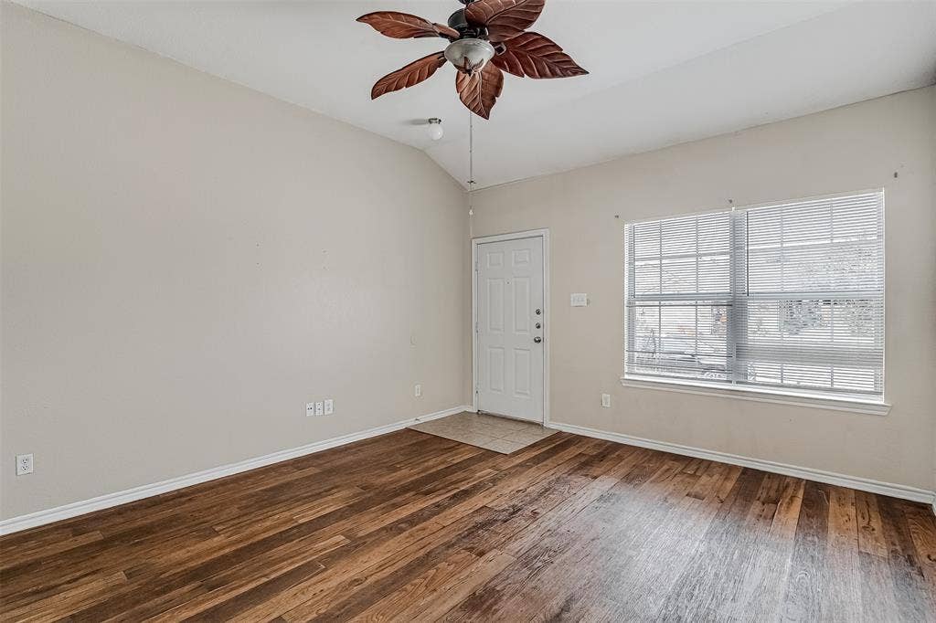 824 Walnut Street, Burleson, TX 76028 824 Walnut Street, Burleson, TX 76028
