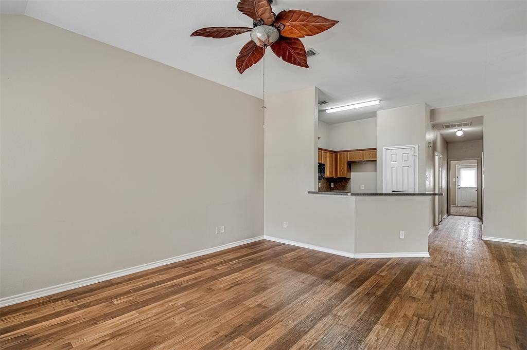 824 Walnut Street, Burleson, TX 76028 824 Walnut Street, Burleson, TX 76028