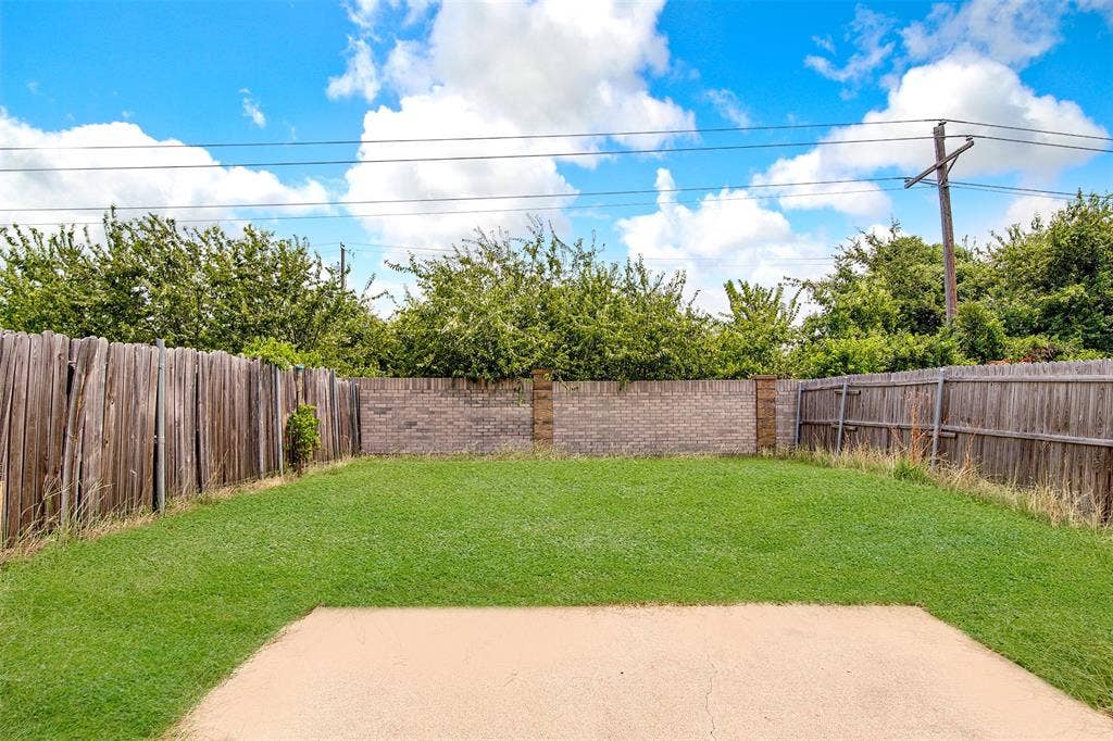 824 Walnut Street, Burleson, TX 76028 824 Walnut Street, Burleson, TX 76028