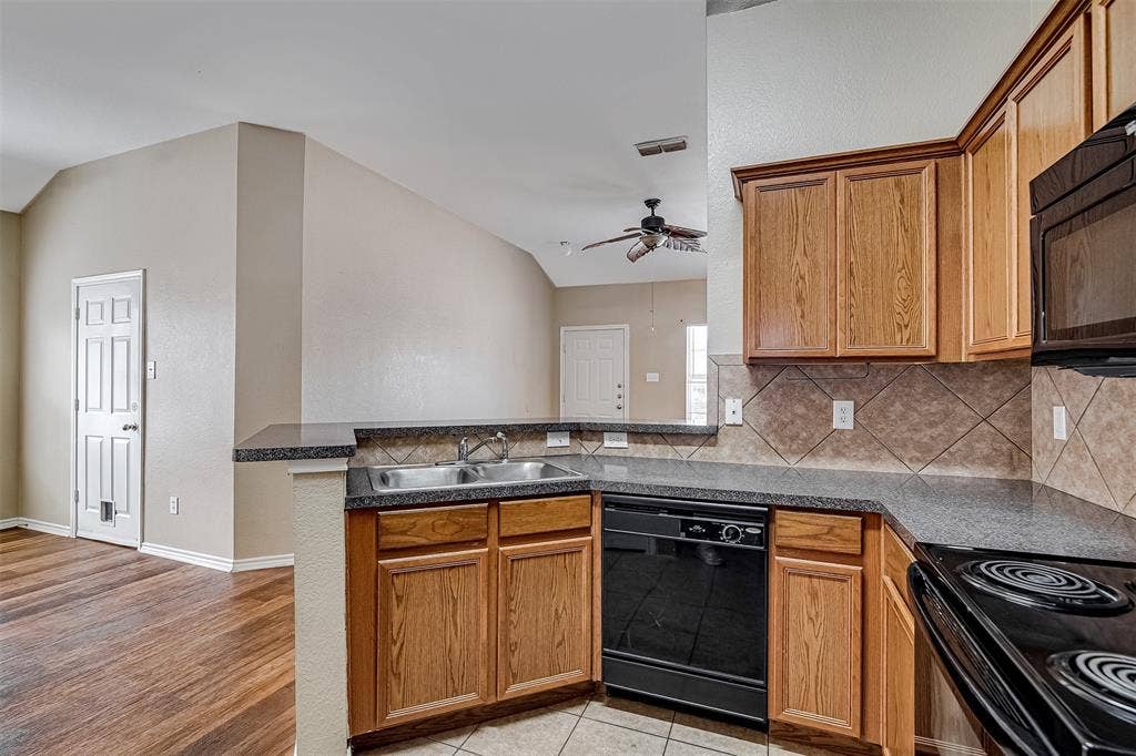 824 Walnut Street, Burleson, TX 76028 824 Walnut Street, Burleson, TX 76028