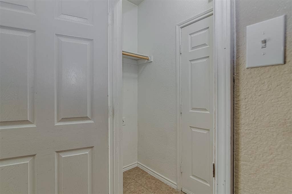 824 Walnut Street, Burleson, TX 76028 824 Walnut Street, Burleson, TX 76028