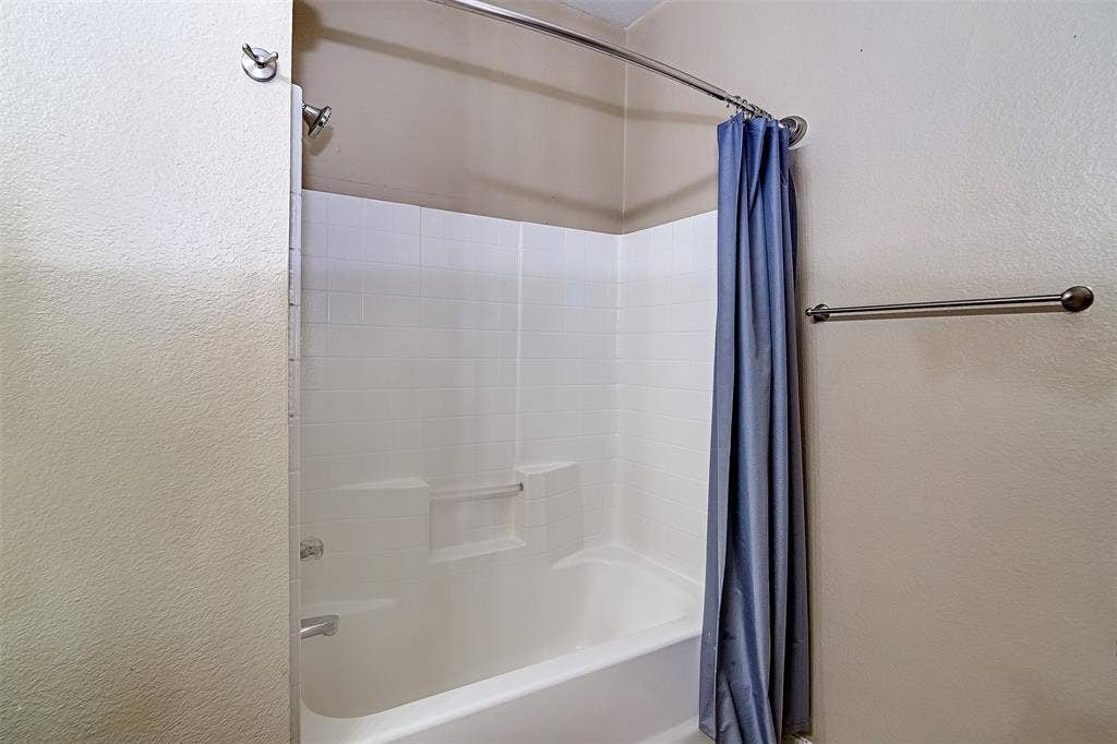824 Walnut Street, Burleson, TX 76028 824 Walnut Street, Burleson, TX 76028