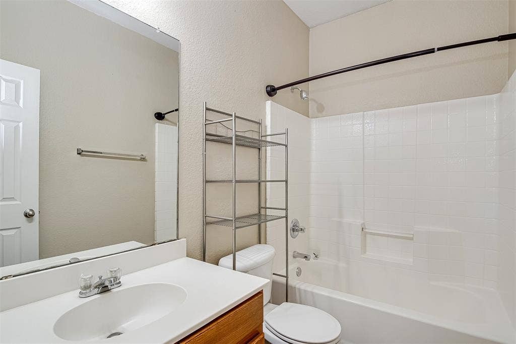 824 Walnut Street, Burleson, TX 76028 824 Walnut Street, Burleson, TX 76028