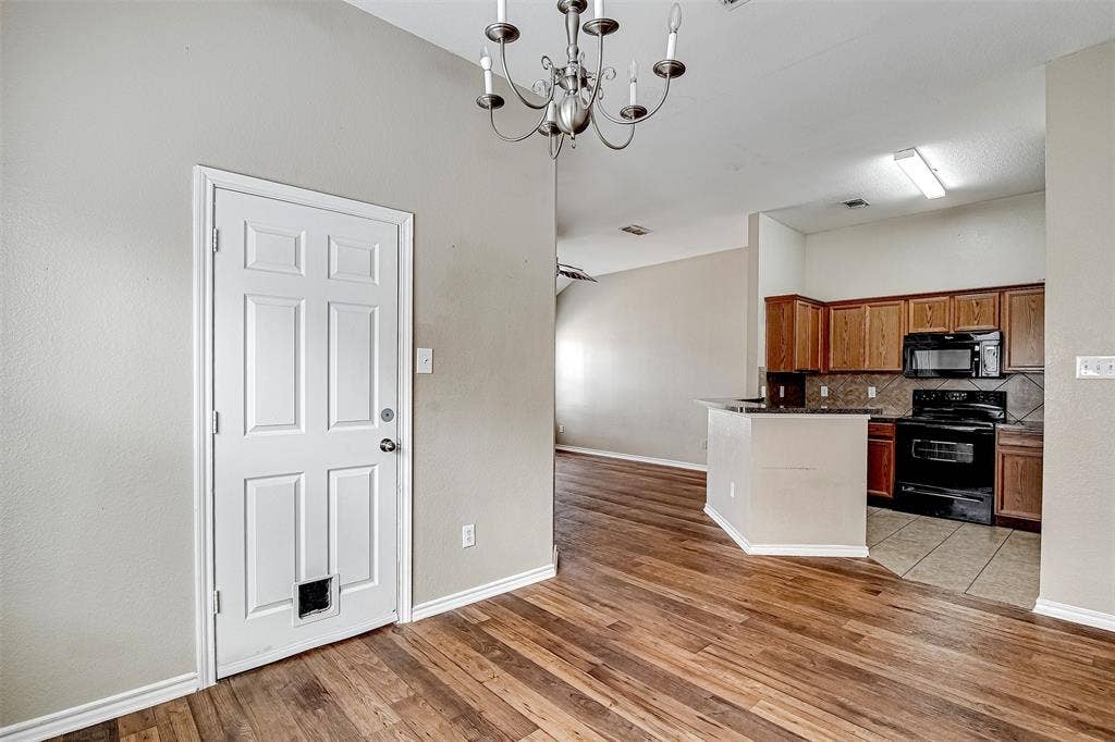 824 Walnut Street, Burleson, TX 76028 824 Walnut Street, Burleson, TX 76028