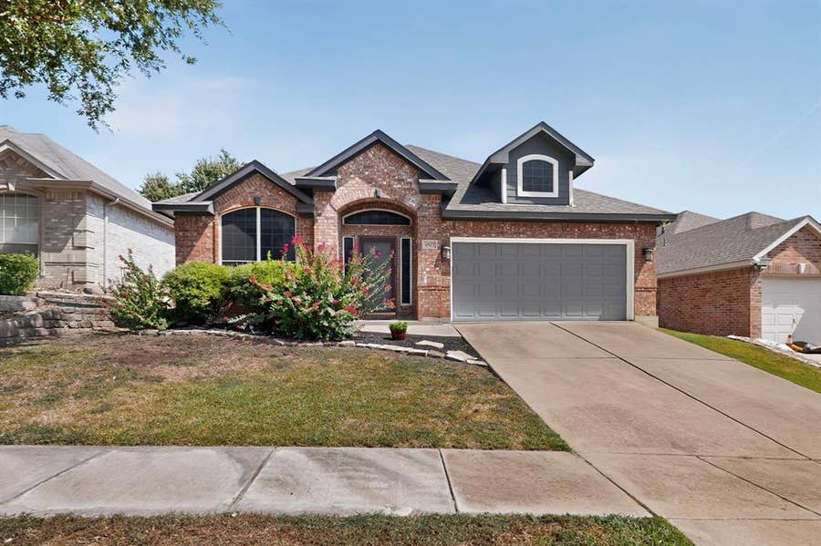 Property photo for 4917 Tulip Lane, Fort Worth, TX