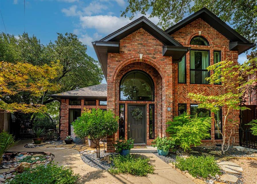 Property photo for 15 Country Club Place, Waxahachie, TX