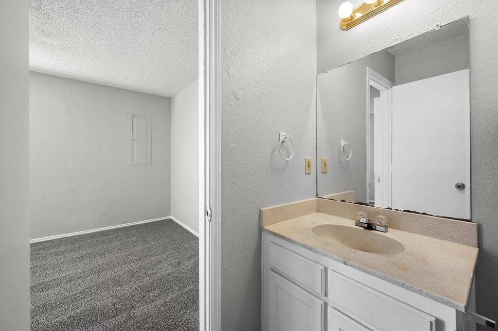606 Kings Way Drive, #C, Mansfield, TX 76063