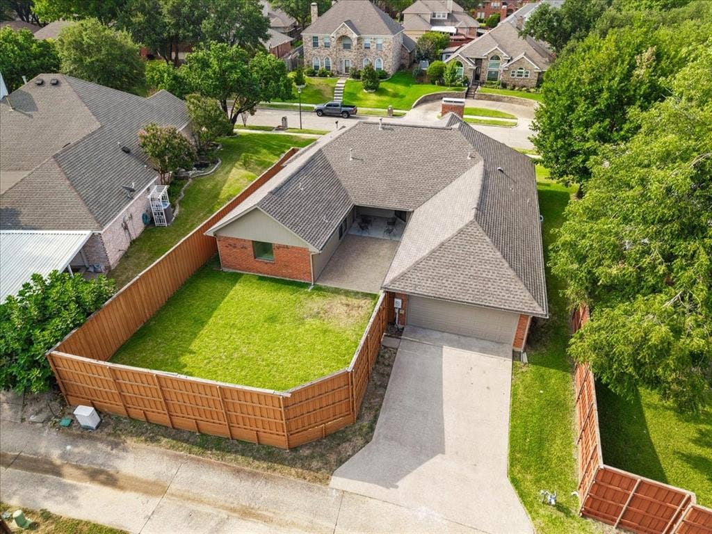 2669 Daffodil Drive, Richardson, TX 75082 The back structure of the house