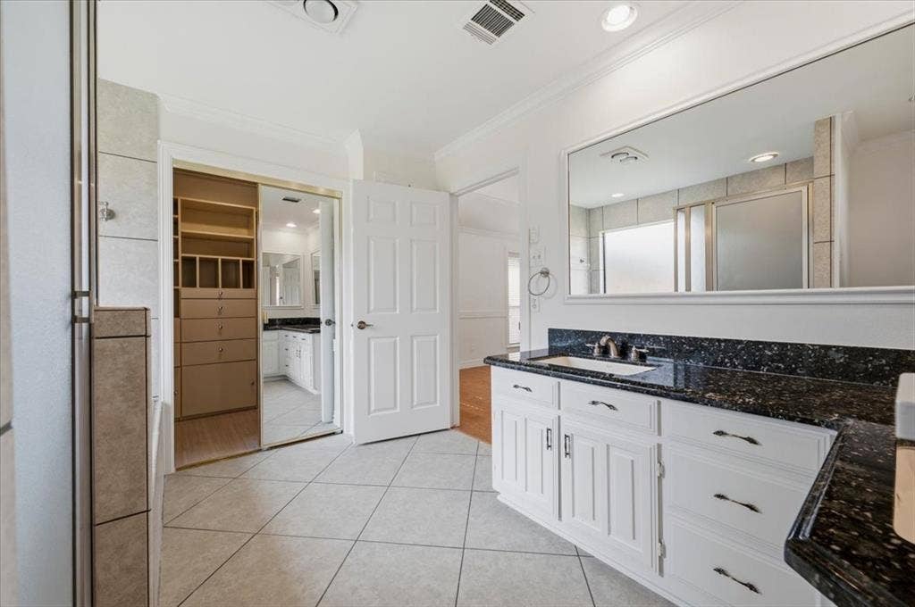 2669 Daffodil Drive, Richardson, TX 75082 Master Bathroom