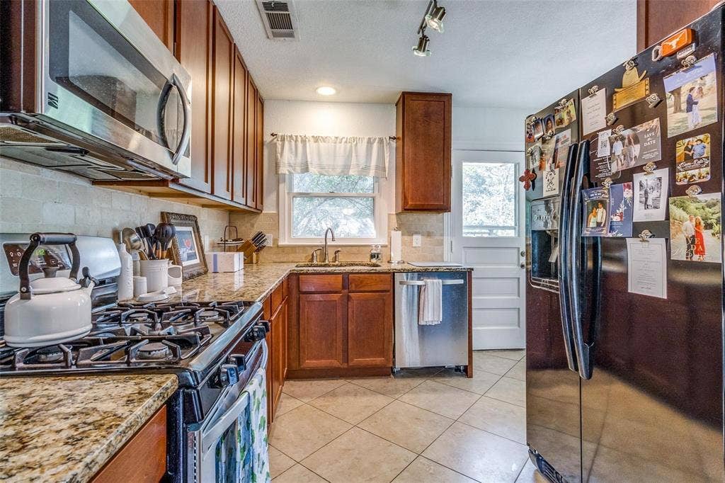 3732 Seguin Drive, Dallas, TX 75220 3732 Seguin Drive, Dallas, TX 75220