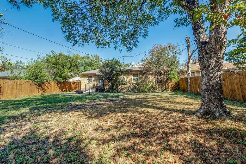 3732 Seguin Drive, Dallas, TX 75220 3732 Seguin Drive, Dallas, TX 75220
