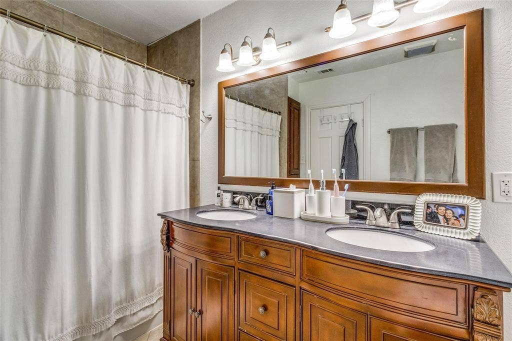 3732 Seguin Drive, Dallas, TX 75220 3732 Seguin Drive, Dallas, TX 75220