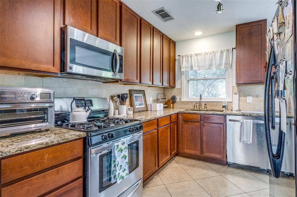 3732 Seguin Drive, Dallas, TX 75220 3732 Seguin Drive, Dallas, TX 75220