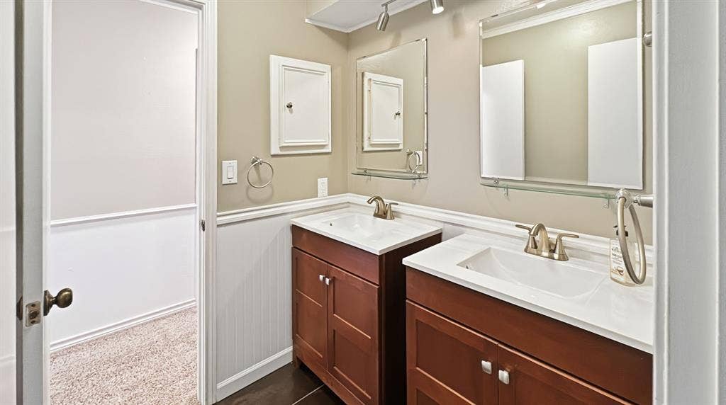 3526 S Echo Trail, Plano, TX 75023 Jack & Jill Bath