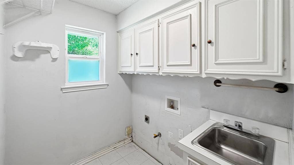 3526 S Echo Trail, Plano, TX 75023 Large Laundry Room with Sink