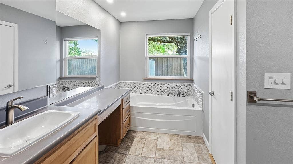 3526 S Echo Trail, Plano, TX 75023 Primary Bath