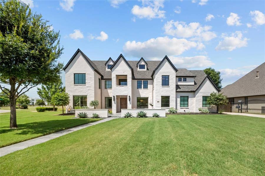 Property photo for 2400 Oak Bend Court, Southlake, TX