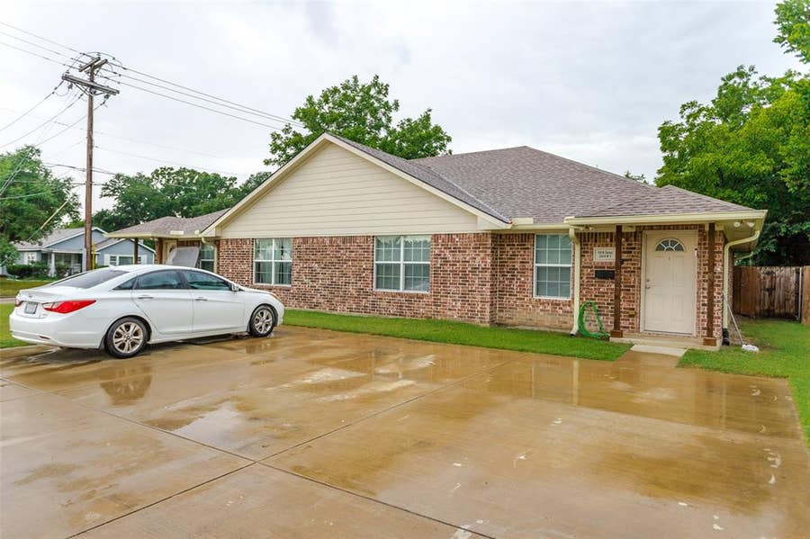 Property photo for 616 W Denton Street, Ennis, TX