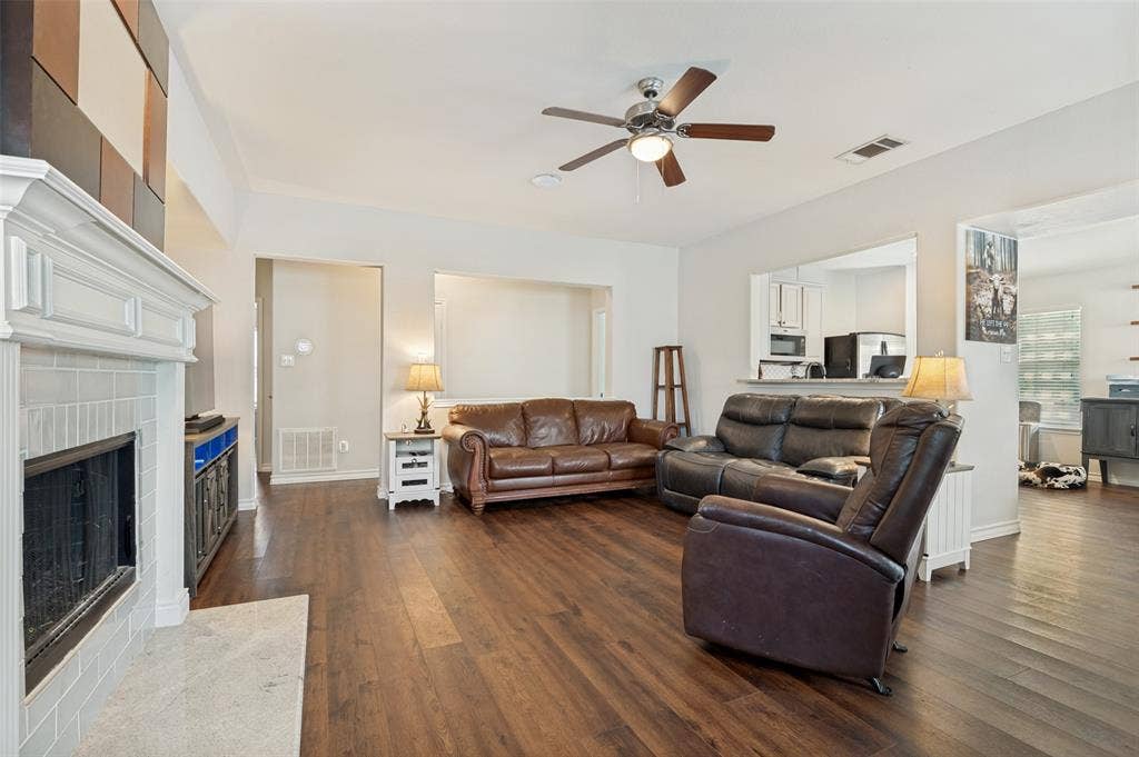 5440 Cameron Drive, Grand Prairie, TX 75052 5440 Cameron Drive, Grand Prairie, TX 75052