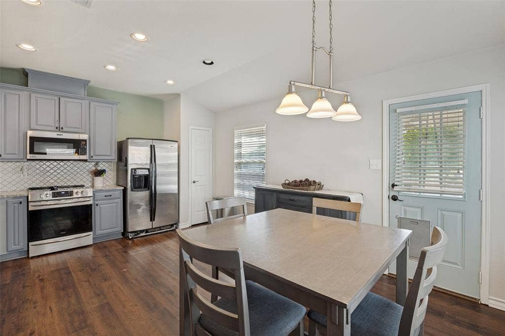 5440 Cameron Drive, Grand Prairie, TX 75052 Eat in Kitchen