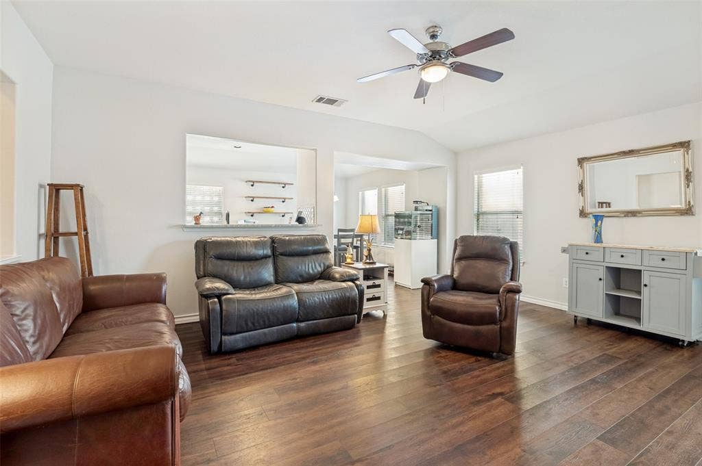 5440 Cameron Drive, Grand Prairie, TX 75052 5440 Cameron Drive, Grand Prairie, TX 75052