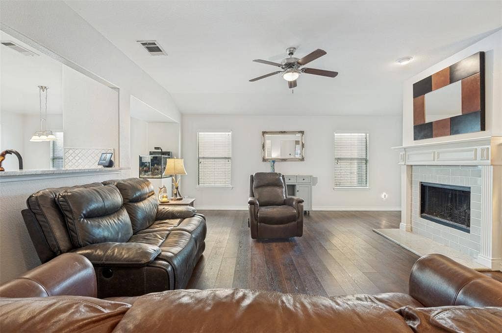 5440 Cameron Drive, Grand Prairie, TX 75052 5440 Cameron Drive, Grand Prairie, TX 75052