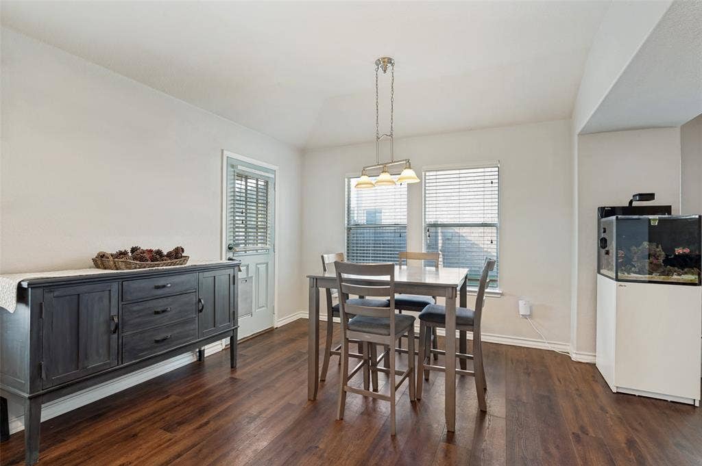 5440 Cameron Drive, Grand Prairie, TX 75052 Eat in Kitchen