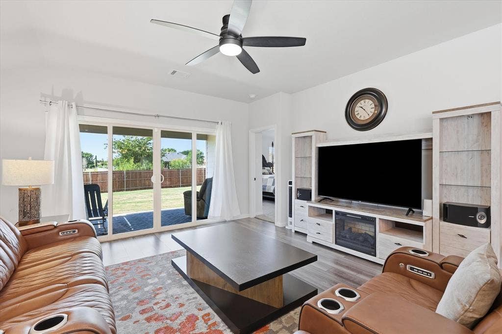 2109 Draco Drive, Haslet, TX 76052 2109 Draco Drive, Haslet, TX 76052
