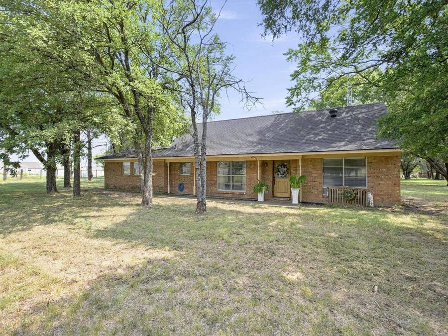 Property photo for 5022 Ensign Road, Ennis, TX