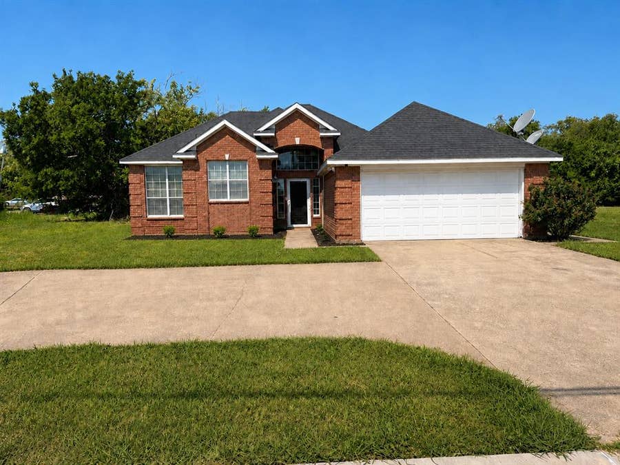 Property photo for 400 S Rockwall Avenue, Terrell, TX