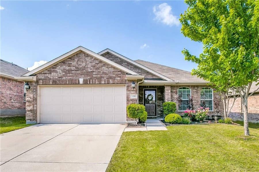 Property photo for 221 Creekwood Drive, Princeton, TX