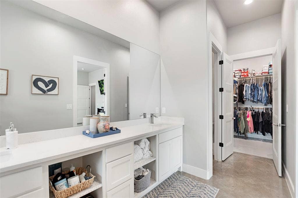 620 Ewing Road, Ferris, TX 75125 Master Closet. 7x13